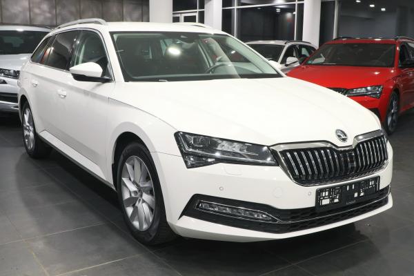 Škoda Superb 3 Combi Style 2.0 TDI 140kW DSG / Facelift 2020 / Virtual Cockpit / Matrix Led / ALU 17''