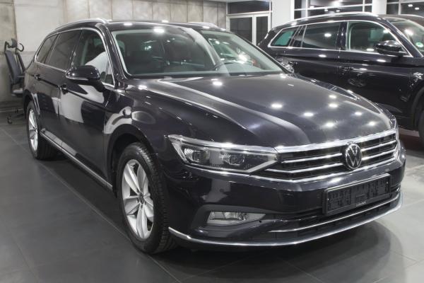 Volkswagen Passat B8 Variant Elegance 2.0 TDI 147kW DSG / Facelift 2020 / Virtual Cockpit / Matrix Led / ALU 17''