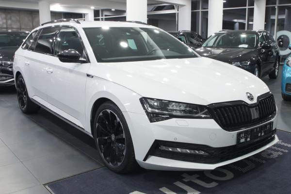 Škoda Superb 3 Combi 2.0 TDI 140kW Sportline / Facelift 2020 / Webasto / Matrix Led / Virtual cockpit / ALU 19''