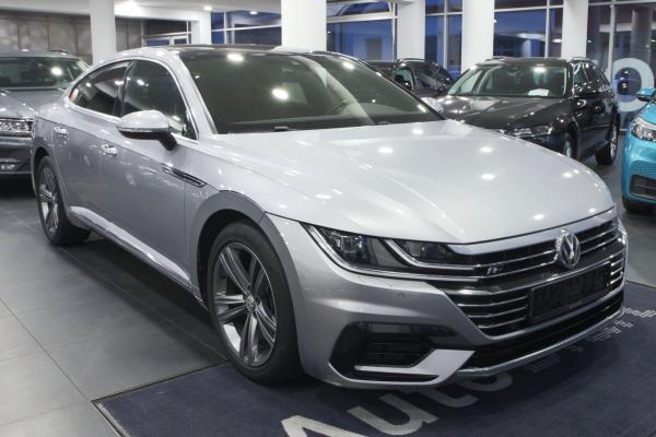 Volkswagen Arteon 2.0 TDI 110kW DSG R-Line / Virtual Cockpit / ALU 18''