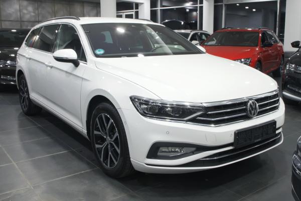 Volkswagen Passat B8 Variant Business 2.0 TDI 140kW DSG / Facelift 2020 / Matrix Led / ALU 17''