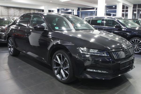 Škoda Superb 3 Lim. 1.4 TSI iV 115kW DSG Sportline / Matrix Led / Facelift 2020 / Virtual cockpit / ALU 19''