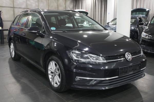 Volkswagen Golf 7 Variant Comfortline 2.0 TDI 110kW DSG / Virtual cockpit / 2x sada ALU 16''