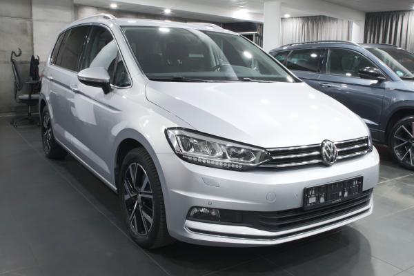 Volkswagen Touran Highline 1.5 TSI 110kW DSG / ALU 17''