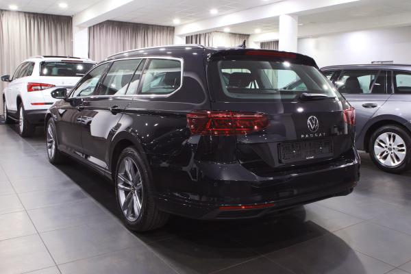 Volkswagen Passat B8 Variant Business 2.0 TDI 147kW DSG / Facelift / Matrix Led / ALU 18'' - 2
