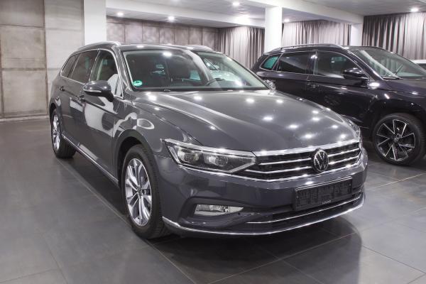 Volkswagen Passat B8 Variant Elegance 4Motion 2.0 TDI 147kW 4x4 DSG / Facelift 2020 / Virtual Cockpit / Matrix Led / ALU 17''