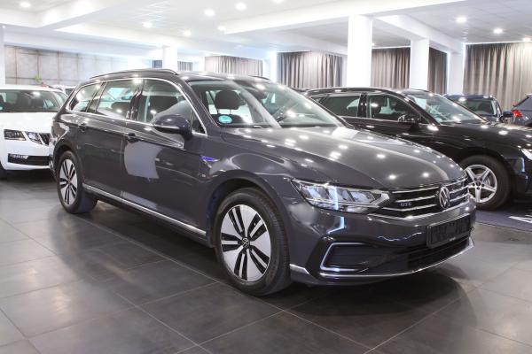 Volkswagen Passat B8 GTE Variant 1.4 eTSI eHybrid 160kW DSG / Facelift / Virtual Cockpit / 2x sada ALU 17''