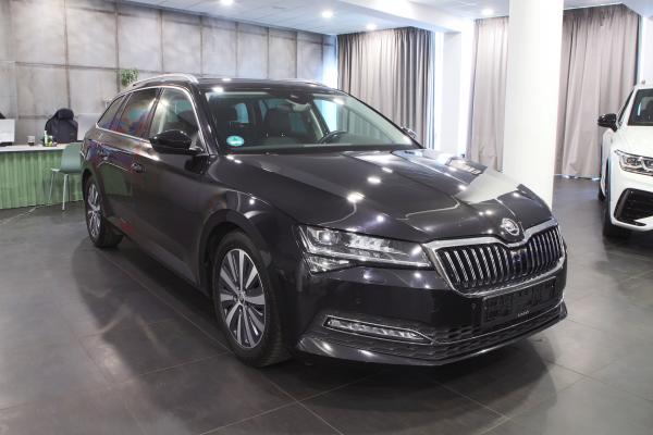 Škoda Superb 3 Combi Style 2.0 TDI 110kW DSG / facelift 2020 / Matrix Led / Virtual cockpit / ALU 17''+ sada pneu