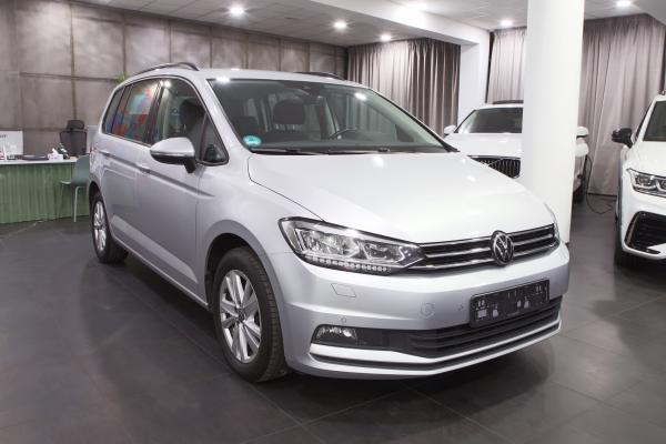 Volkswagen Touran Comfortline 2.0 TDI 110kW DSG / 2x sada ALU 16''