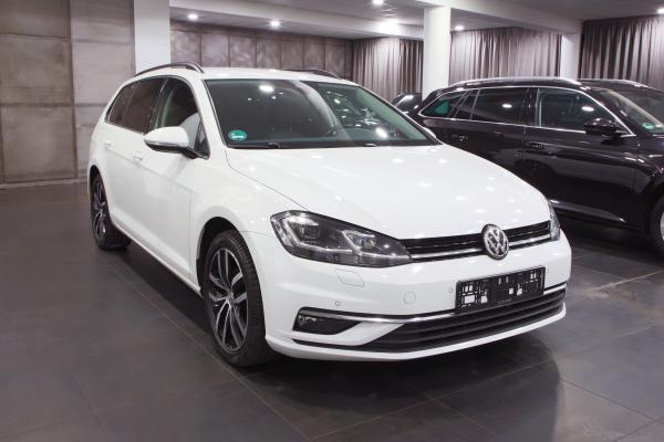 Volkswagen Golf 7 Variant Highline 1.5 TSI 110kW DSG / Virtual cockpit / ALU 17''+ zimní sada