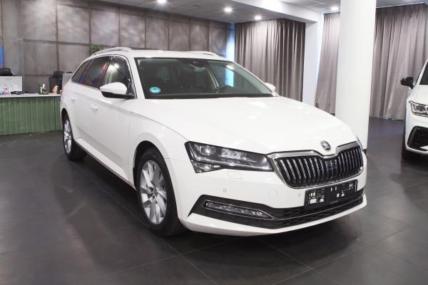 Škoda Superb 3 Combi Style 2.0 TDI 147kW 4x4 DSG / Facelift 2020 / Webasto / Matrix Led / ALU 17''+ zimní sada
