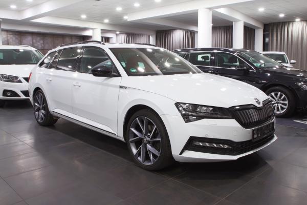 Škoda Superb 3 Combi iV 1.4 TSI 160kW DSG Sportline / Facelift 2020 / Matrix Led / Virtual Cockpit / Webasto / 2x sada ALU 17''