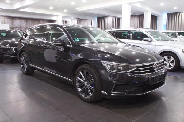 Volkswagen Passat B8 Variant GTE 1.4 TSI 160kW DSG R-Line / Facelift 2020 / Matrix Led / Webasto / ALU 18''