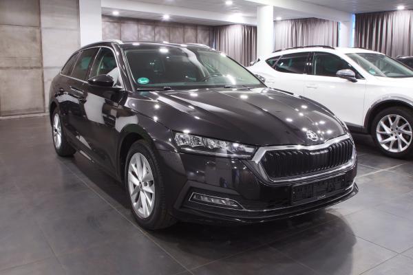 Škoda Octavia 4 Combi Style 2.0 TDI 110kW DSG / Webasto / Virtual cockpit / ALU 17''