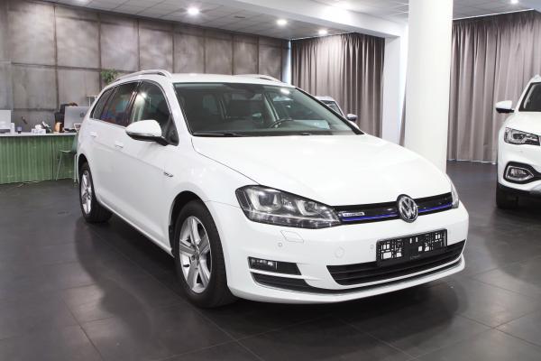 Volkswagen Golf 7 Variant 1.4 TGI 81kW DSG / ALU 16''+ zimní sada