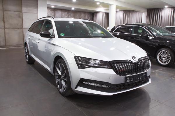 Škoda Superb 3 Combi iV 1.4 TSI 160kW DSG Sportline / Facelift 2020 / Matrix Led / Virtual cockpit / ALU 19''
