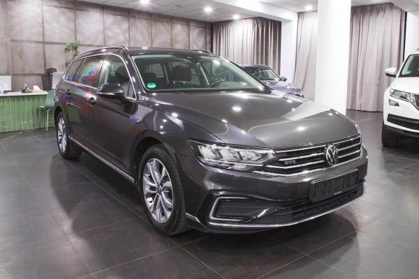Volkswagen Passat B8 Variant GTE 1.4 TSI 160kW DSG / Facelift / ALU 17''