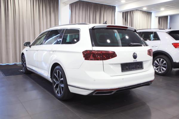 Volkswagen Passat B8 Variant GTE 1.4 TSI 160kW DSG / ALU 17''+ zimní sada - 2