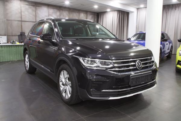 Volkswagen Tiguan Elegance 4Motion 2.0 TDI 110kW 4x4 DSG / Facelift / Webasto / Virtual Cockpit / 2x sada ALU 18''