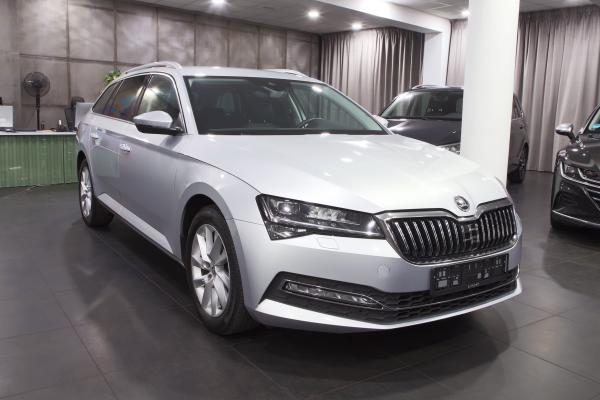 Škoda Superb 3 Combi Style 2.0 TDI 147kW DSG / Facelift / Matrix Led / ALU 17''