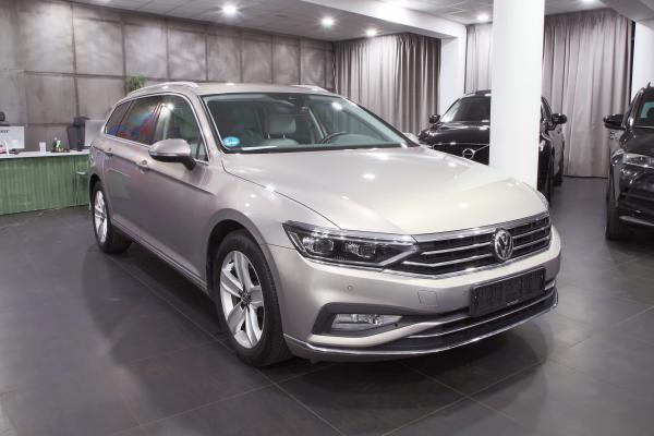 Volkswagen Passat B8 Variant Elegance 2.0 TDI 140kW DSG / Facelift 2020 / Matrix Led / Webasto / 2x sada ALU 17''