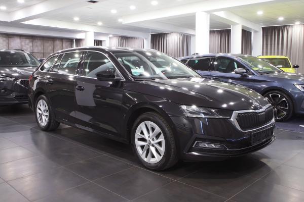 Škoda Octavia 4 Combi Style 2.0 TDI 110kW DSG / Webasto / Matrix Led / Virtual Cockpit / ALU 17''+  ALU 16''