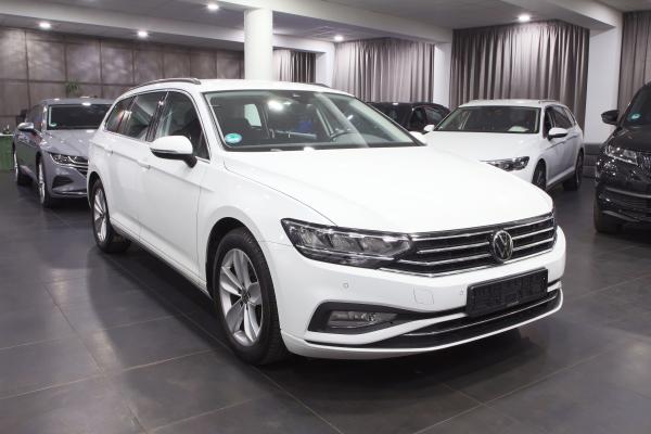 Volkswagen Passat B8 Variant Business 2.0 TDI 110kW DSG / Facelift / 2x sada ALU 17''