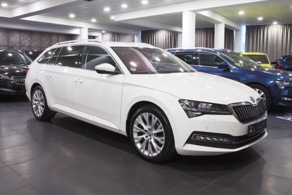 Škoda Superb 3 Combi Style 2.0 TDI 147kW DSG / Facelift / Matrix Led / Virtual cockpit / ALU 18''+ ALU 17''