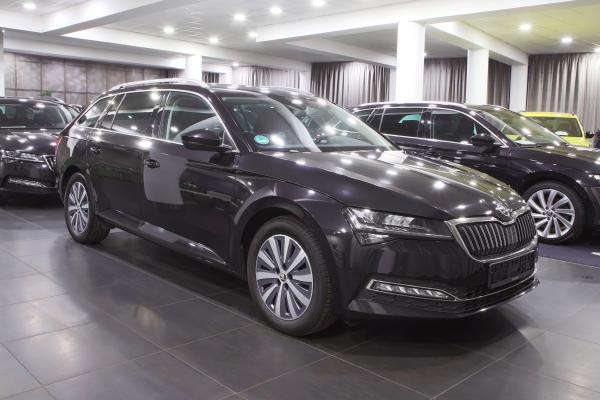 Škoda Superb 3 Combi Style 2.0 TDI 110kW DSG / Facelift / Virtual Cockpit / Matrix Led / ALU 17''+ zimní sada