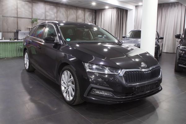 Škoda Octavia 4 Combi Style 2.0 TDI 110kW DSG / Webasto / Matrix Led / Virtual cockpit / ALU 18''