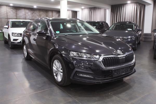 Škoda Octavia 4 Combi 2.0 TDI 110kW DSG / Matrix Led / Virtual cockpit / ALU 16''