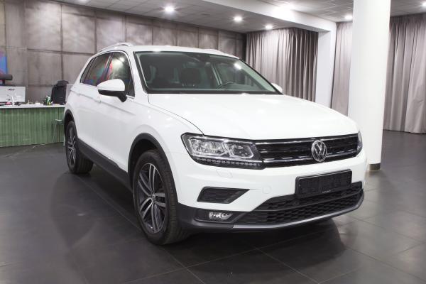 Volkswagen Tiguan Highline 4Motion 2.0 TDI 140kW 4x4 DSG / Virtual cockpit / ALU 19''+ ALU 17''