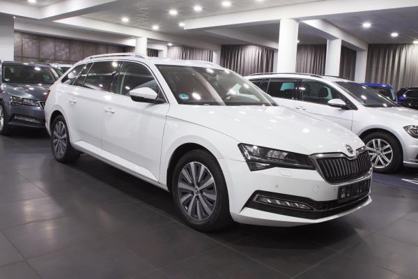 Škoda Superb 3 Combi Style 2.0 TDI 147kW DSG / Facelift / Matrix Led / Virtual Cockpit / ALU 17''