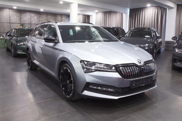 Škoda Superb 3 Combi iV 1.4 TSI 150kW DSG Sportline / Facelift / Matrix Led / Virtual cockpit / ALU 19''