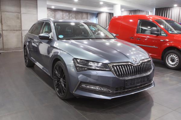 Škoda Superb 3 Combi 2.0 TDI 110kW DSG Laurin & Klement / Facelift / Matrix Led / Virtual Cockpit / Webasto / ALU 19''+ ALU 17''