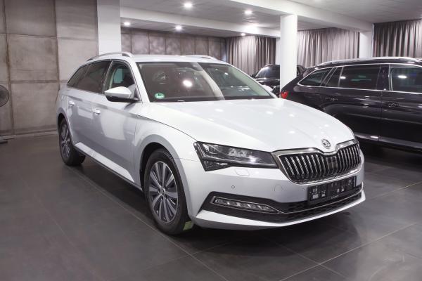 Škoda Superb 3 Combi Style 2.0 TDI 110kW DSG / Facelift /  Virtual Cockpit / ALU 17''+ zimní sada