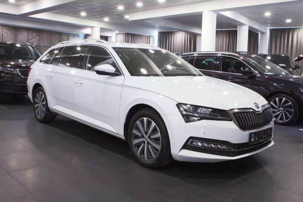 Škoda Superb 3 Combi Style 2.0 TDI 147kW DSG / Facelift / Matrix Led / Virtual cockpit / ALU 17''