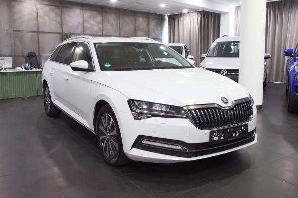 Škoda Superb 3 Combi Style 2.0 TDI 110kW DSG / Facelift / Matrix Led / Virtual Cockpit / ALU 17'' + zimní sada