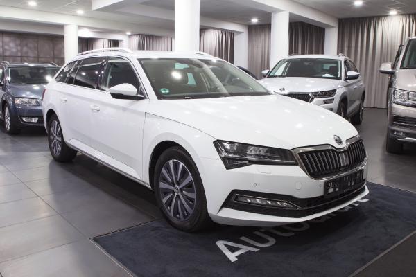 Škoda Superb 3 Combi Style 2.0 TDI 110kW DSG / Facelift / Matrix Led / Virtual Cockpit / ALU 17'' + zimní sada