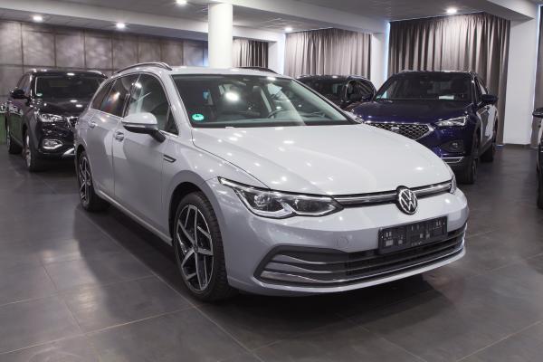 Volkswagen Golf 8 Style 2.0 TDI 110kW DSG / Virtual cockpit / ALU 18''+ ALU 17''
