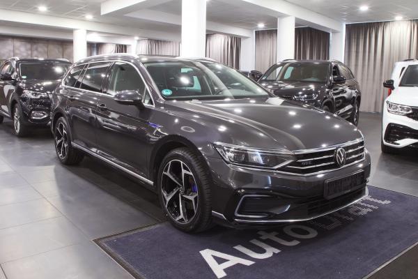 Volkswagen Passat B8 Variant GTE 1.4 TSI 150kW DSG / Facelift / Matrix Led / Virtual cockpit / 2x sada ALU 18''