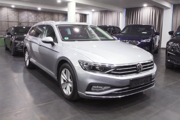Volkswagen Passat B8 Variant Elegance 2.0 TDI 110kW DSG / Facelift / Matrix Led / Virtual cockpit / Webasto / ALU 17''+ ALU 16''