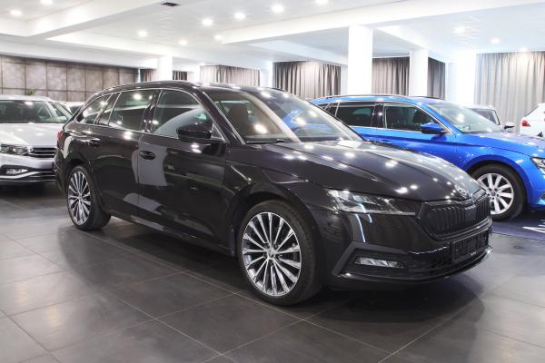 Škoda Octavia 4 Combi iV 1.4 TSI 150kW DSG Sportline / Virtual cockpit / Matrix Led / ALU 19''