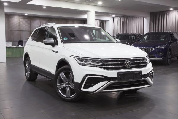 Volkswagen Tiguan Elegance 4Motion 2.0 TDI 147kW 4x4 DSG / Facelift / Webasto / Virtual Cockpit / ALU 19''+ ALU 18''