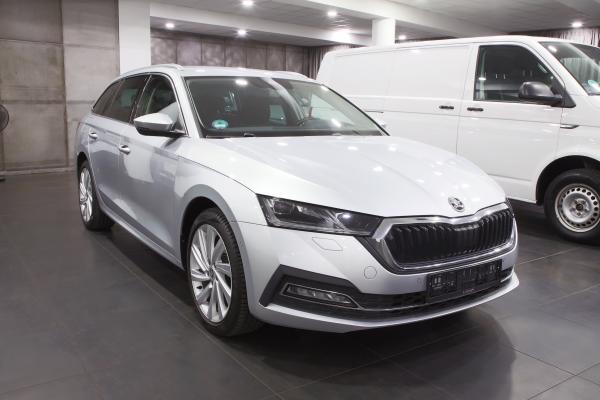 Škoda Octavia 4 iV Combi Style 1.4 TSI 150kW DSG / Webasto / Virtual cockpit / Matrix Led / 2x sada ALU 17''
