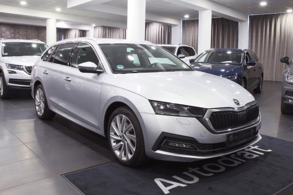 Škoda Octavia 4 iV Combi Style 1.4 TSI 150kW DSG / Webasto / Virtual cockpit / Matrix Led / 2x sada ALU 17''