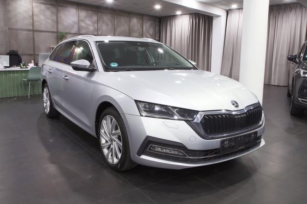 Škoda Octavia 4 iV Combi Style 1.4 TSI 150kW DSG / Webasto / Virtual cockpit / Matrix Led / 2x sada ALU 17''