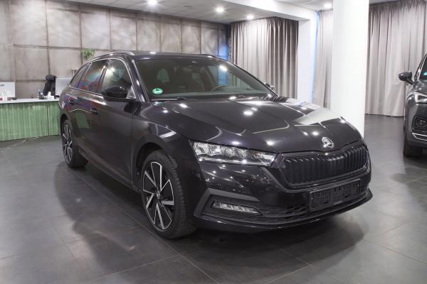 Škoda Octavia 4 Combi iV 1.4 TSI 150kW DSG Sportline / Virtual cockpit / Matrix Led / ALU 18''