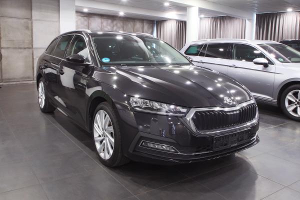 Škoda Octavia 4 Combi iV Style 1.4 TSI 150kW DSG / Virtual cockpit / Matrix Led / ALU 18''+ ALU 17''