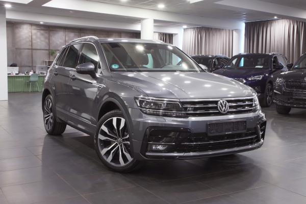 Volkswagen Tiguan Highline 4Motion 2.0 BiTDI 176kW 4x4 DSG R-Line / Webasto / Virtual Cockpit / ALU 20''+ ALU 18''